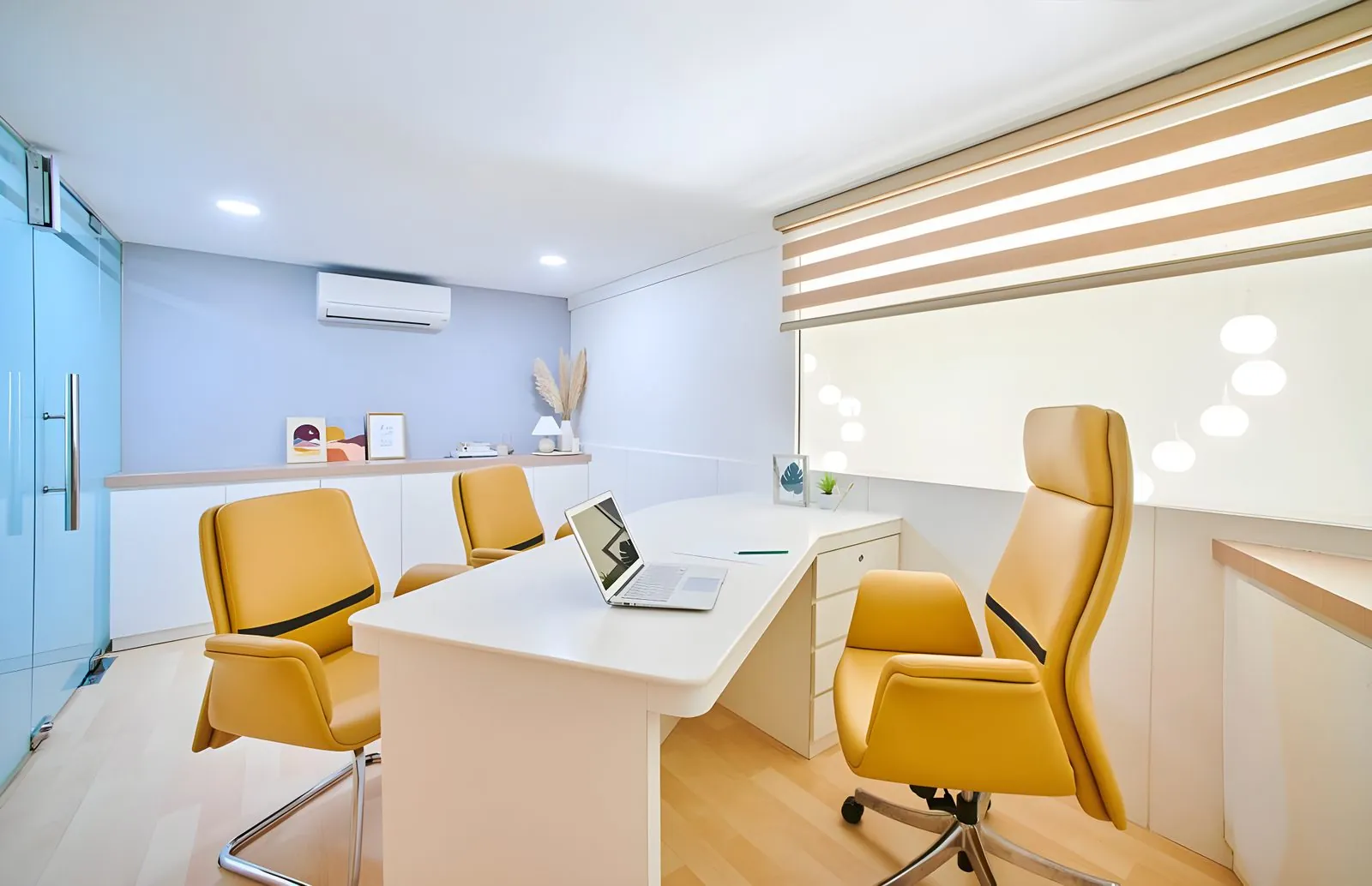 A consultation room at Ooi Dental Kota Laksamana